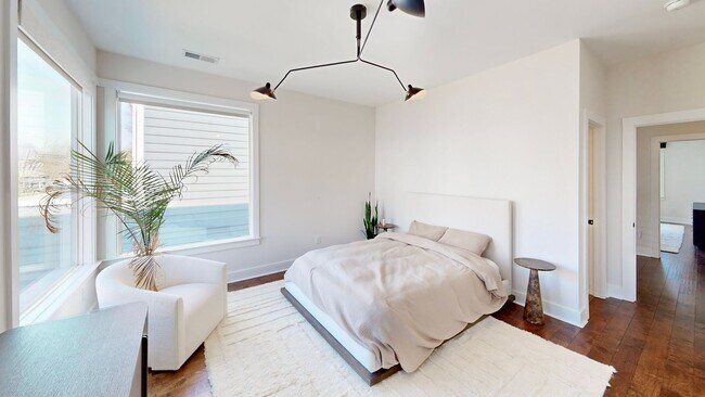 Building Photo - 1220 Lomax Ave