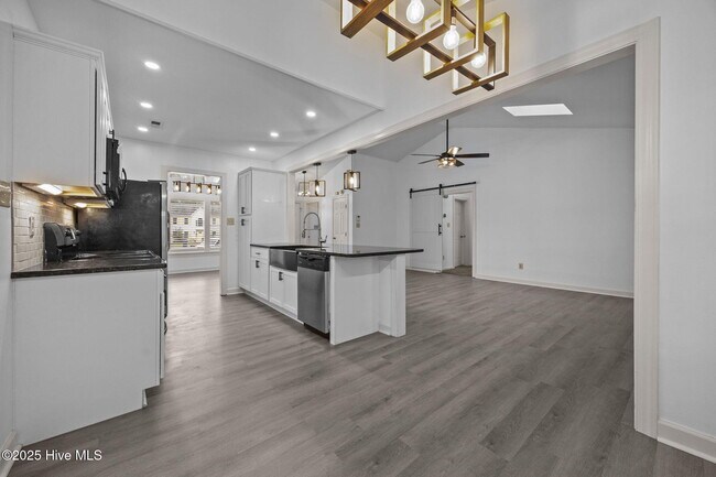 Building Photo - 406 Hampshire Pl
