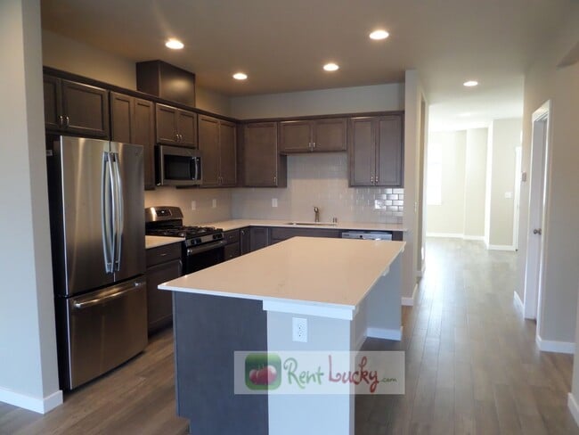 Building Photo - GORGEOUS!! Newer 3 Bedroom Home w/2-Car Ga...
