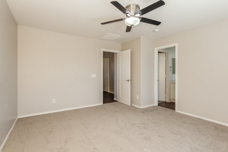 Building Photo - 1588 S 220th Ln