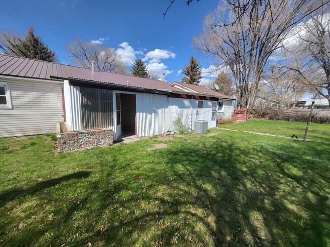 Building Photo - Home in Riverton