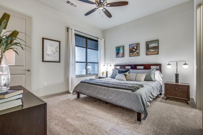 Building Photo - Your Private Urban Oasis Awaits