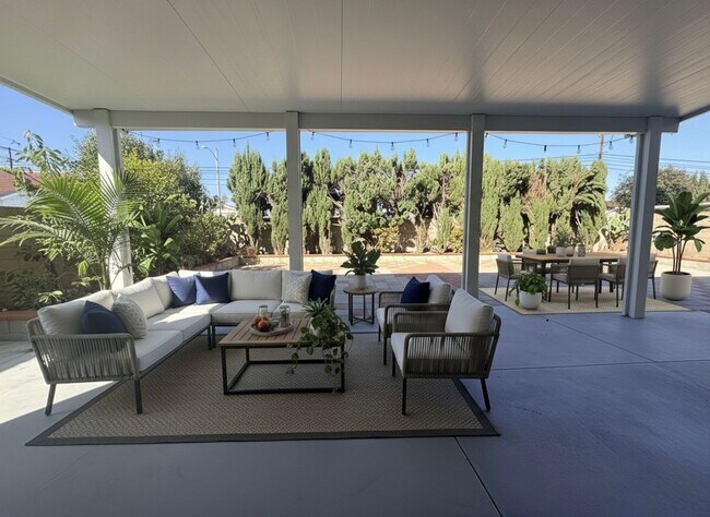 Building Photo - Anaheim home-Great Curb Appeal