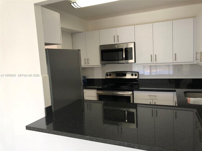 Building Photo - 9301 SW 92nd Ave