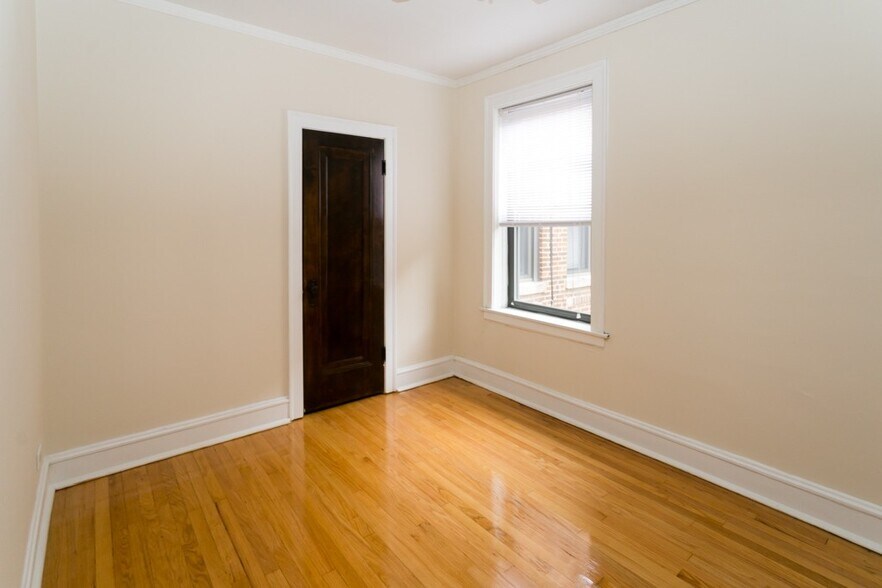 Building Photo - 1455 W Byron St