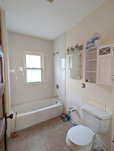 Building Photo - 35 Trowbridge St