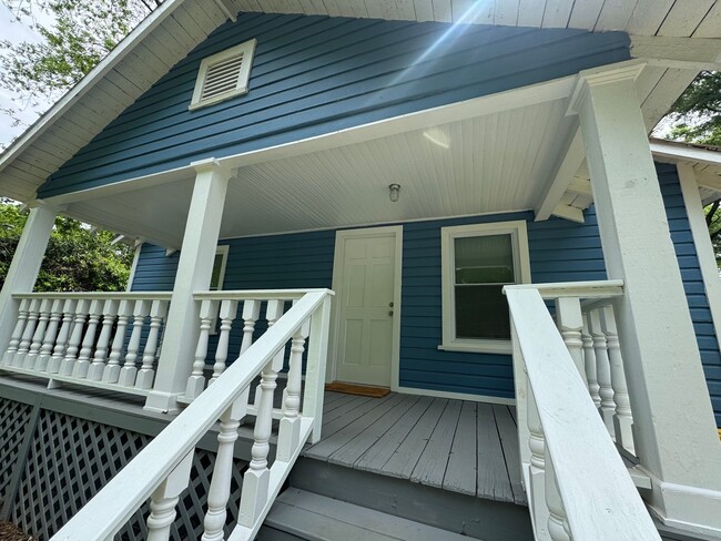 Building Photo - 2 Bedrooms, 2 Bathroom - Home in Downtown ...