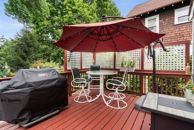 Building Photo - 45 Magoun St