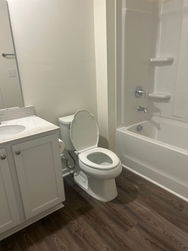 Building Photo - Brand New townhome in the heart of Newton!