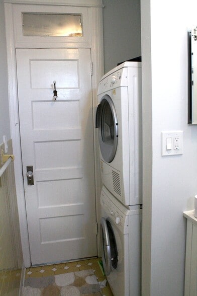 Building Photo - 1400 D St SE