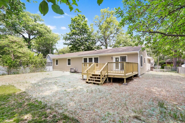 Building Photo - 1101 E Pin Oak Dr