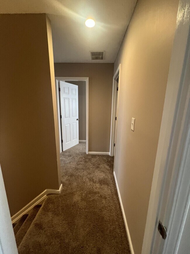 Building Photo - 107 Erica Dr