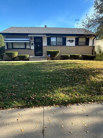 Primary Photo - 8121 W Glen Ave