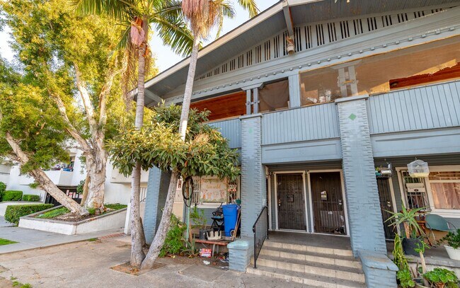 Building Photo - 1070 W Santa Ana Blvd