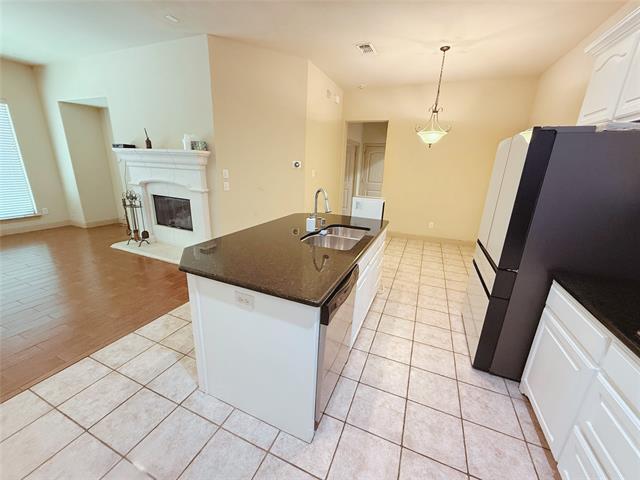 Building Photo - 722 Arbol