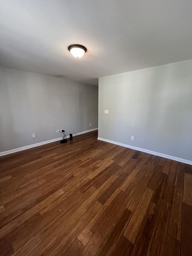 Building Photo - 624 N Upper St