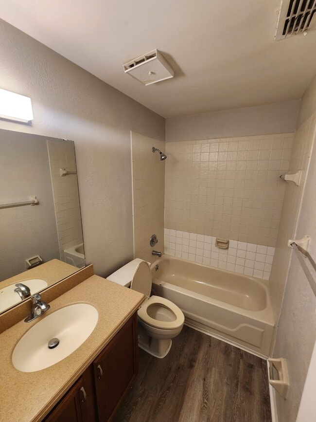 Building Photo - 5140 La Mancha Ct