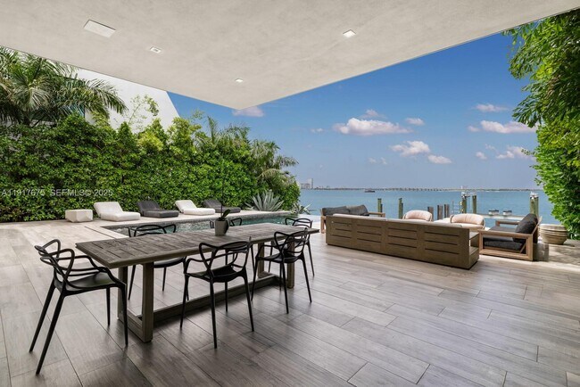 Building Photo - 1379 N Venetian Way