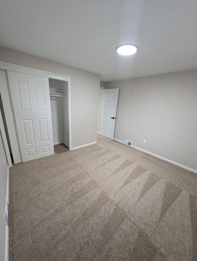 Building Photo - 3 Bed, 1.5 Bath Home in Penn Hills-- Available NOW!