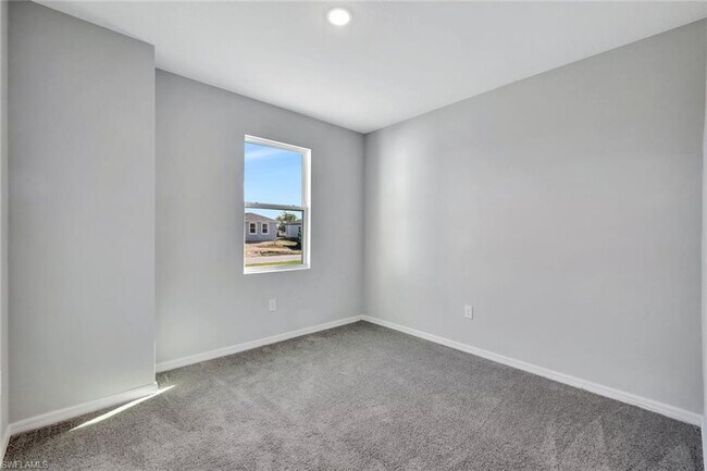Building Photo - 1310 NW Juanita Pl