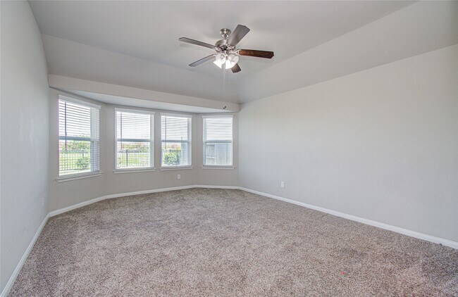 Building Photo - 2815 Dry Creek Dr