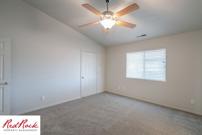 Building Photo - Spacious 3 Bedroom Single-Level Home in Bl...