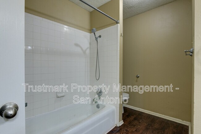Building Photo - 112 Suncliff Dr
