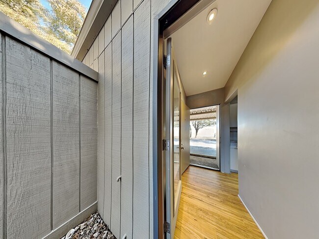 Building Photo - 4500 Westridge Ave