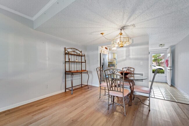 Building Photo - 18081 SE Country Club Dr