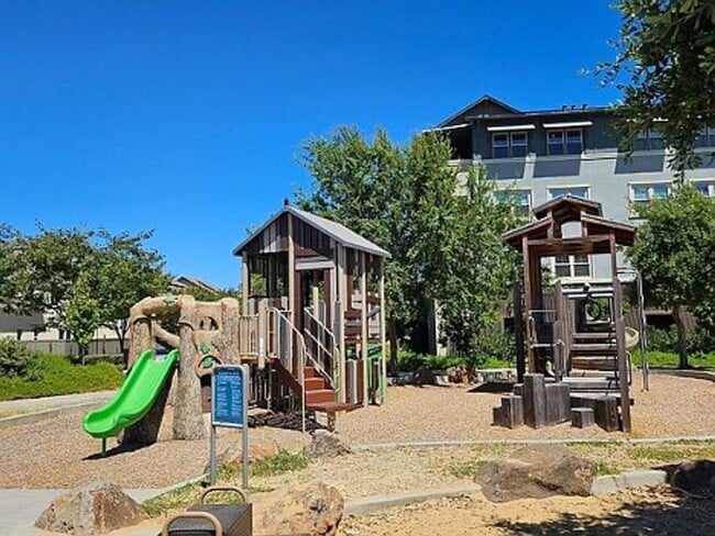 Building Photo - Upscale 2/2 Apartment in The Cannery!-$500 Off 1st Month's Rent