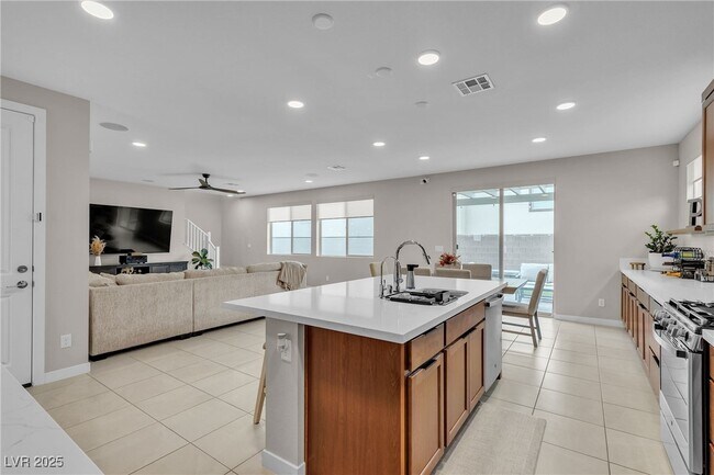 Building Photo - 1309 Azure Jay Ave