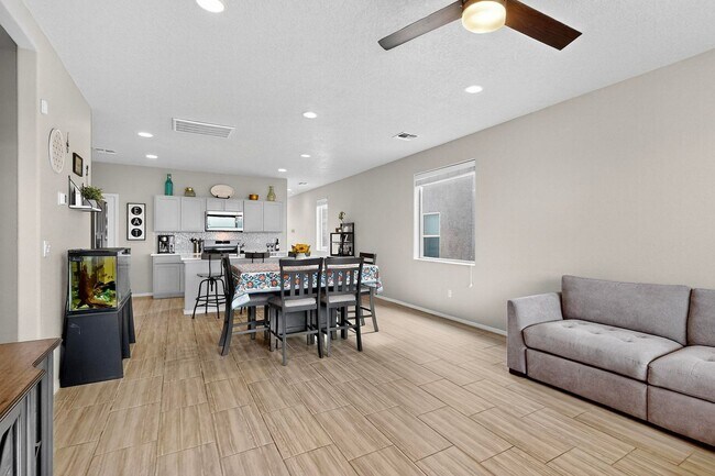 Building Photo - For Rent | Unfurnished Home | 4 Bed / 2.5 Bath | 2 Car Garage | 2-Story | Rio Rancho | Solar