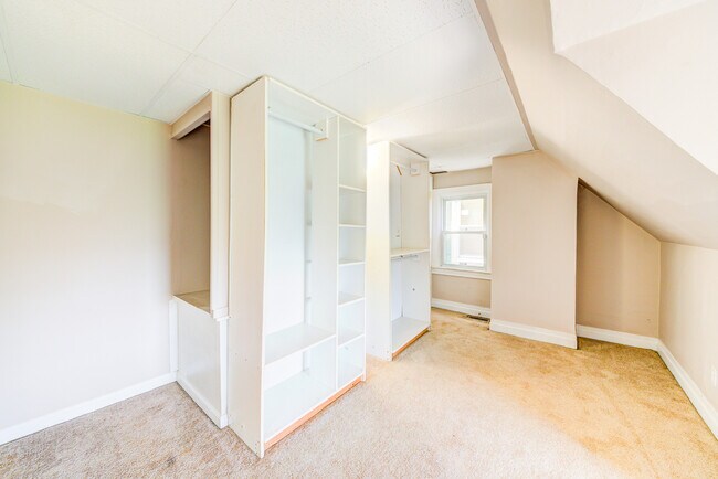 Building Photo - Available JUNE 2026  - Beautiful 3+ Bedroom Home w/ City Views!