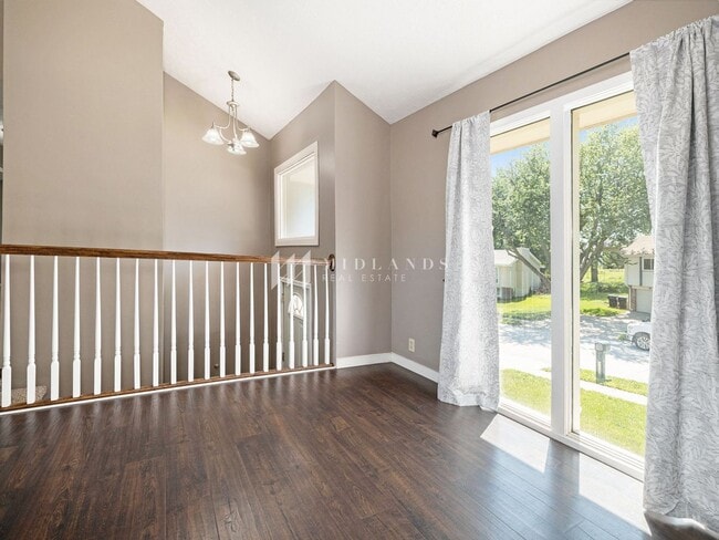Building Photo - Millard 3 Bed / 2 Bath Split Entry