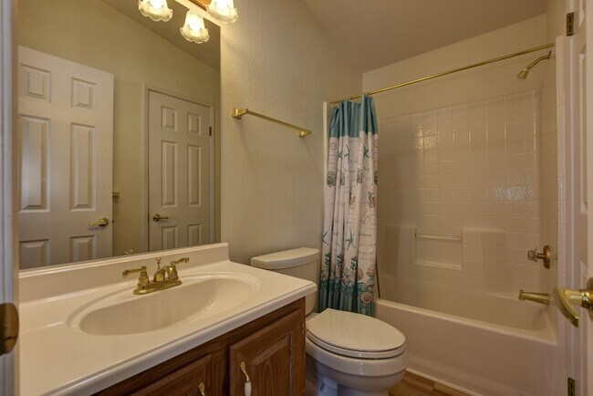 Building Photo - Beautiful 3 Bedroom in Vista Del Lago!