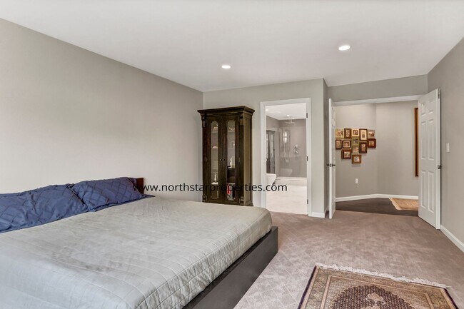 Building Photo - Lake Oswego Perfection