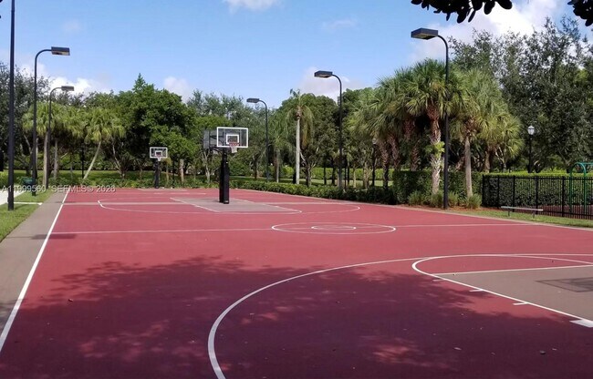 Building Photo - 4860 SW 161st Ln