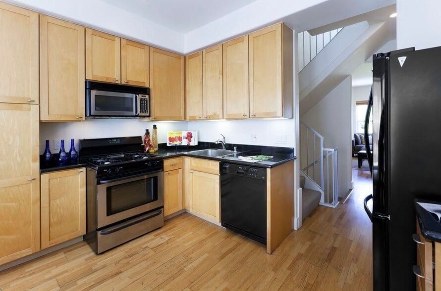 Building Photo - 269 Hickory St