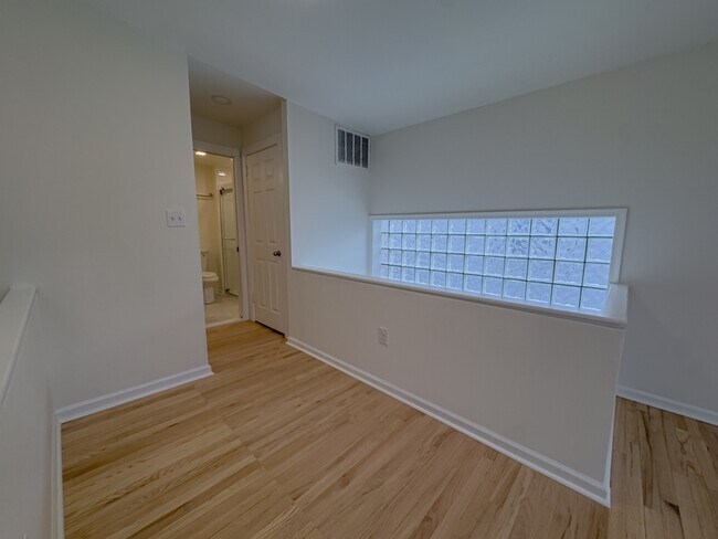 Building Photo - 2036 Wallace St