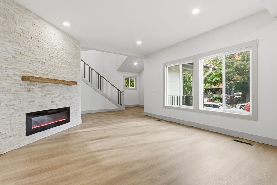 Building Photo - 437 NE Fargo St