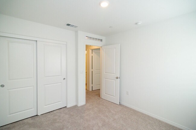Building Photo - Brand New 3 Bed / 3 Bath Townhome In River...