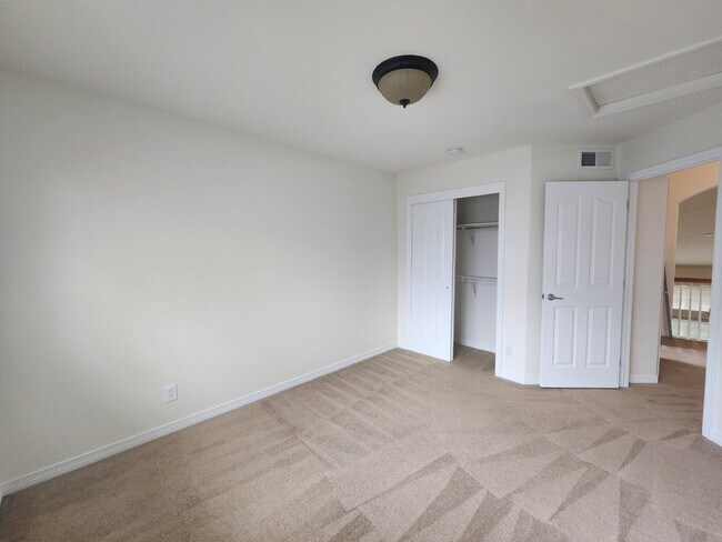Building Photo - Beautiful 4 Bedroom Home In Beacon Point! Cherry Creek Schools!
