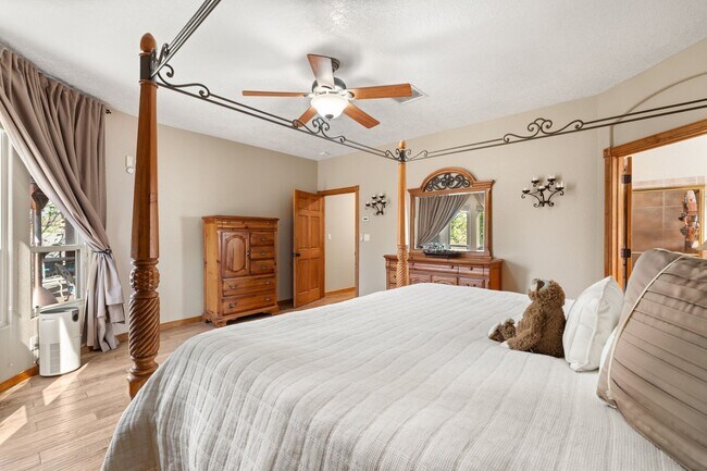 Building Photo - Rio Rancho Gem - Stunning 4-Bedroom Home –...