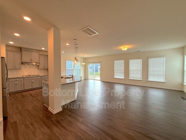 Building Photo - 14929 Baldridge Dr