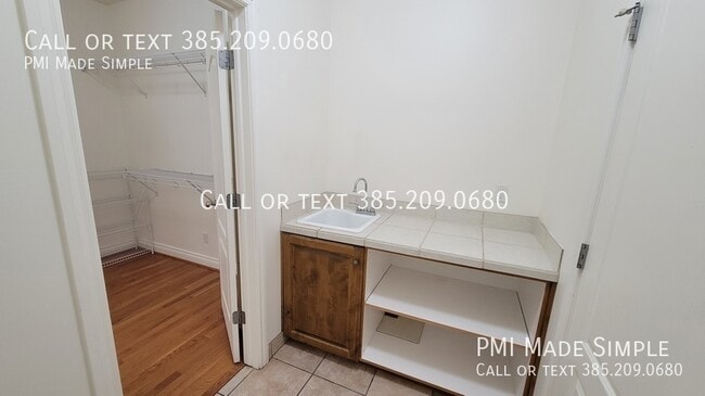 Building Photo - 3042 E Somerset Dr