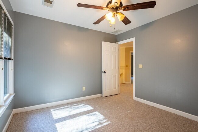 Building Photo - 3 Buckingham Ct