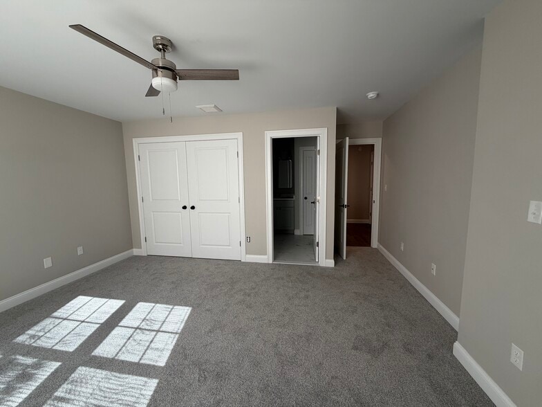 Building Photo - 93 Waterman Ave