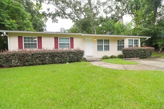 Building Photo - 1904 Karen Ln