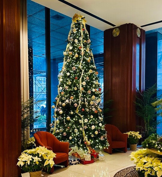 Lobby - 300 E 40th St