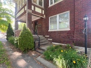 Building Photo - 417-419 E Canedy St